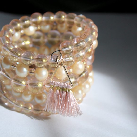 Pale Champaign Pink Pearl Beaded Memory Wire Wrist Wrap Cuff Bracelet - Picture 3 of 5